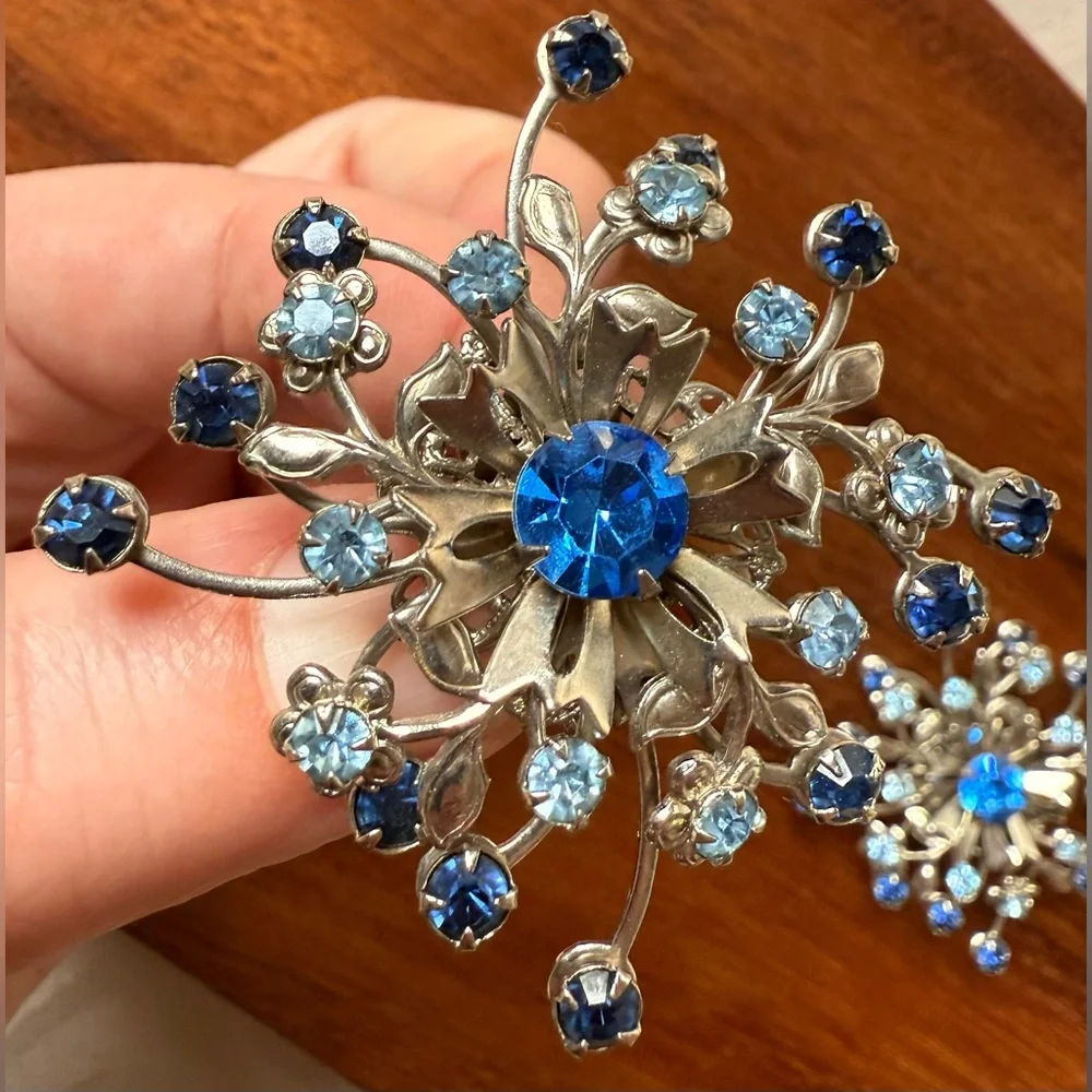 VTG Elegant Blue and Silver Floral Earrings Flower Rhinestone Large